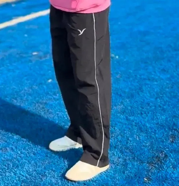 white Pants Leo Move